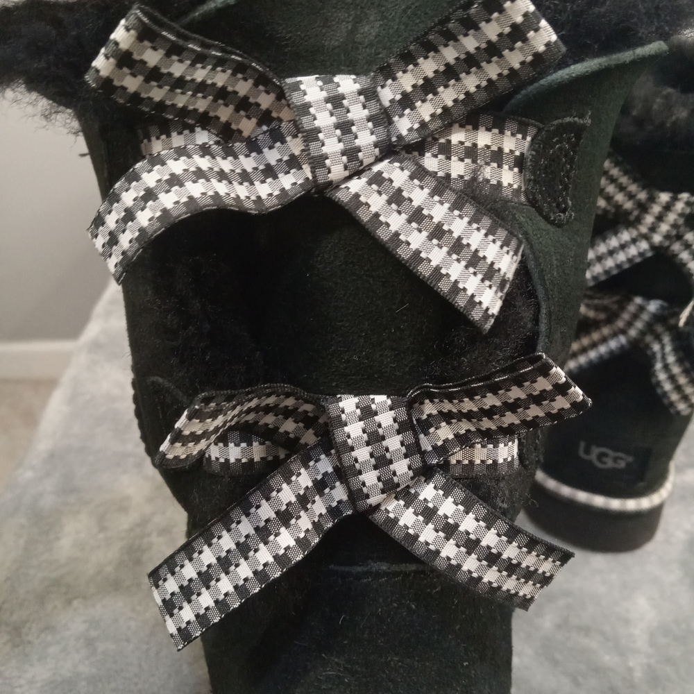 UGG BAILEY BOW II DIAGONAL STRIPES  1115170  BLACK SUEDE SHEEPSKIN BOOTS US 5 - Picture 9 of 12